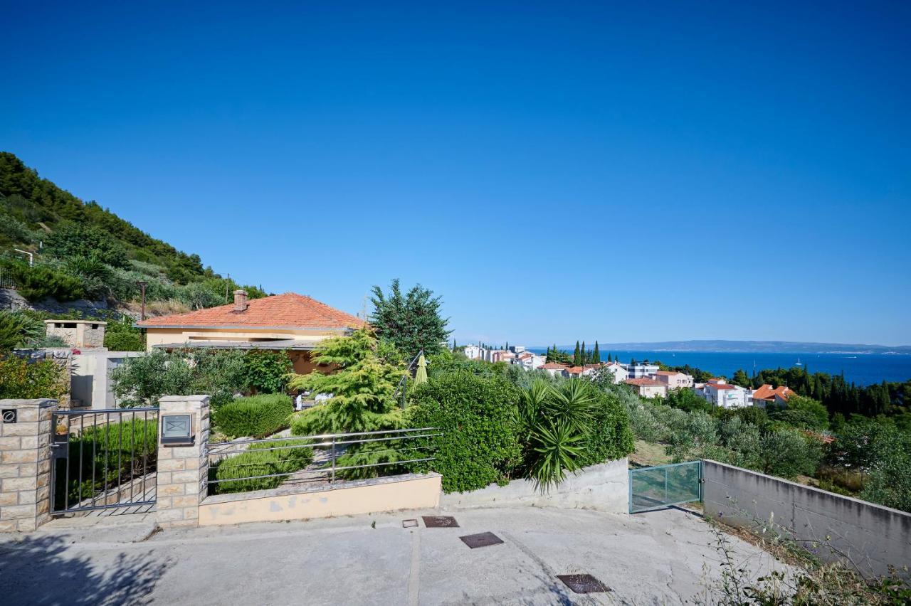 Unique House Split Exterior photo